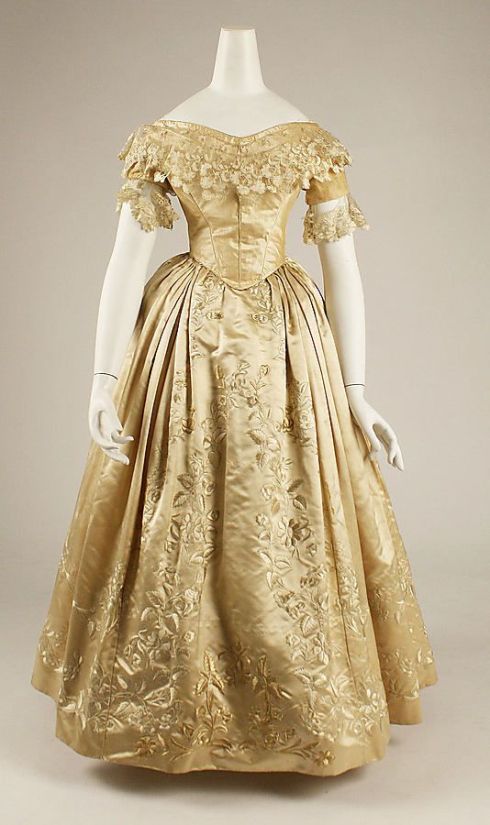 1840. wedding dress, ivory colour
