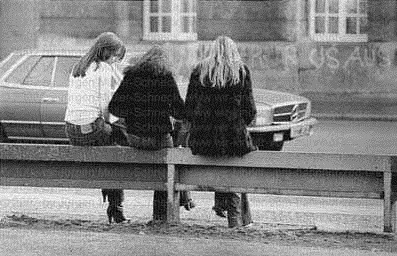 christiane f this is a real-life photo and they probably are christiane, stella and babsi.