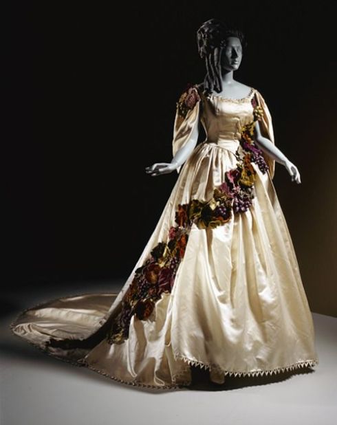 1861-67. Dress that belonged to the Comptesse De Castiglione